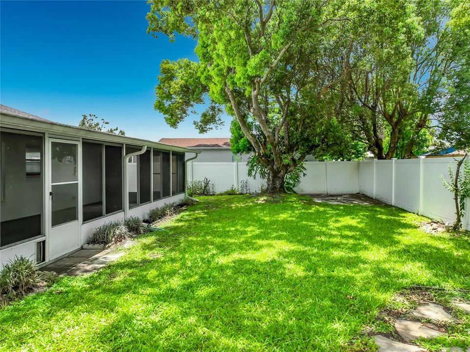 For Sale: $320,000 (3 beds, 1 baths, 1015 Square Feet)