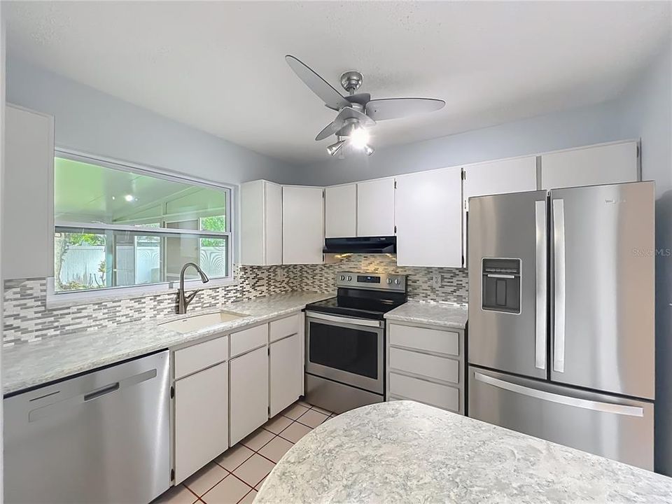 For Sale: $320,000 (3 beds, 1 baths, 1015 Square Feet)