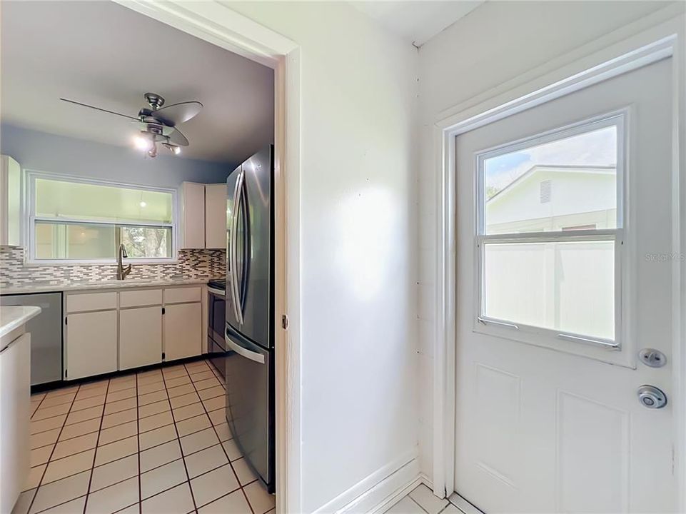 For Sale: $320,000 (3 beds, 1 baths, 1015 Square Feet)