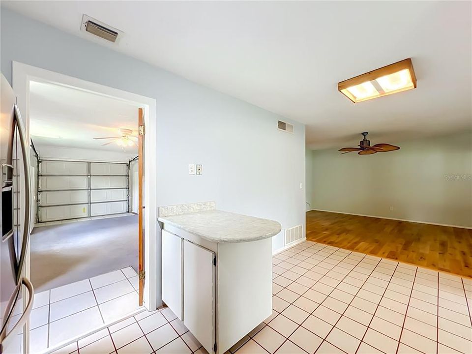 For Sale: $320,000 (3 beds, 1 baths, 1015 Square Feet)