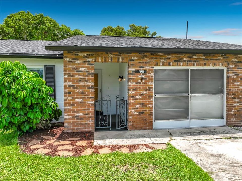 For Sale: $320,000 (3 beds, 1 baths, 1015 Square Feet)