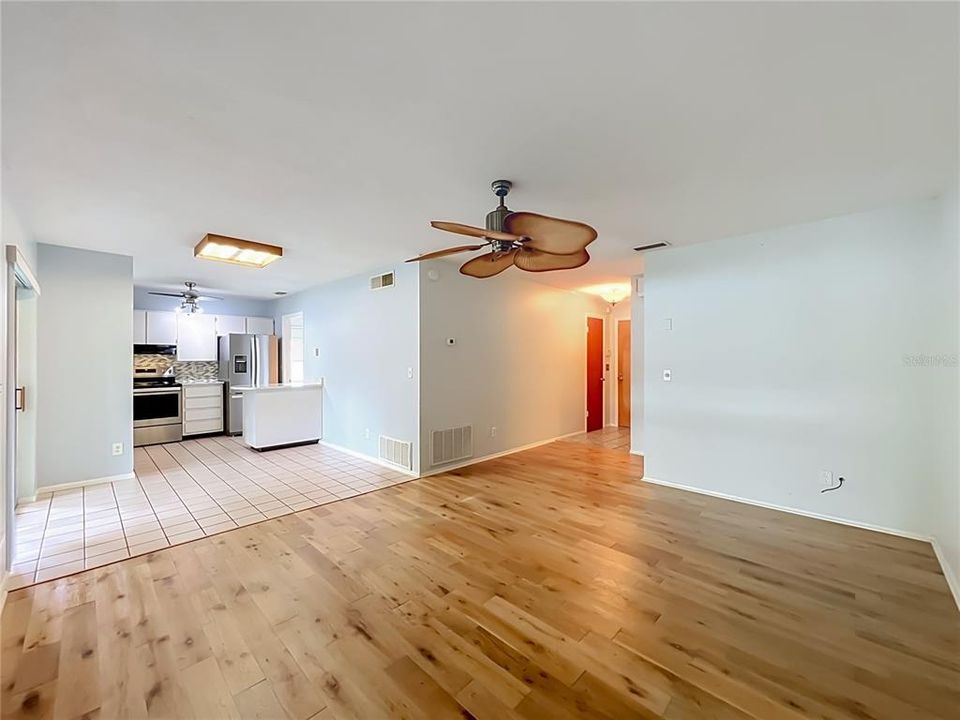For Sale: $320,000 (3 beds, 1 baths, 1015 Square Feet)