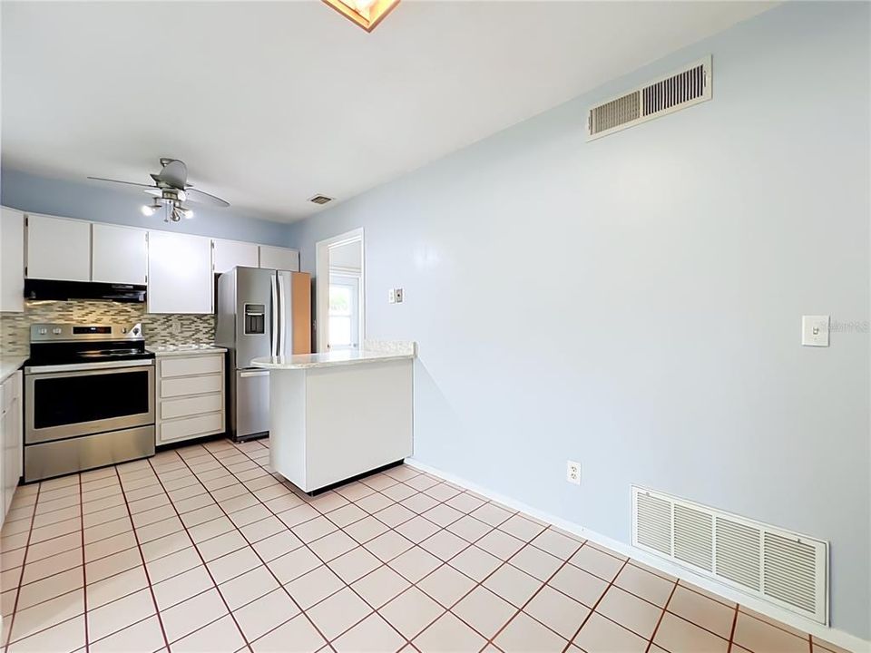 For Sale: $320,000 (3 beds, 1 baths, 1015 Square Feet)