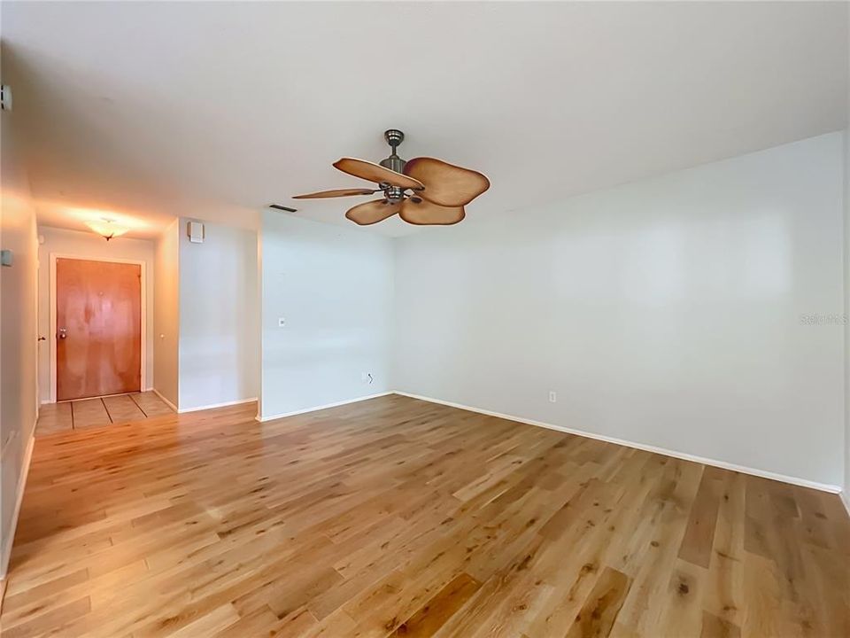 For Sale: $320,000 (3 beds, 1 baths, 1015 Square Feet)