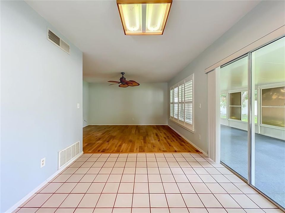 For Sale: $320,000 (3 beds, 1 baths, 1015 Square Feet)
