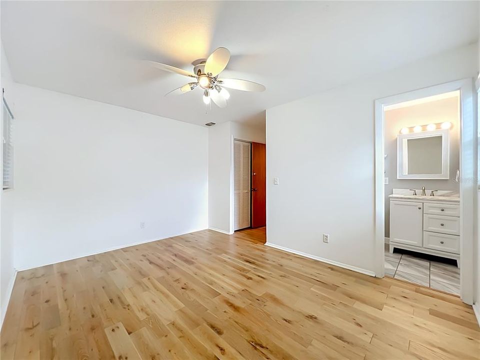For Sale: $320,000 (3 beds, 1 baths, 1015 Square Feet)