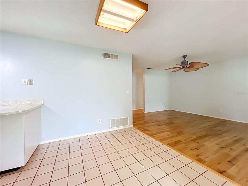 For Sale: $320,000 (3 beds, 1 baths, 1015 Square Feet)