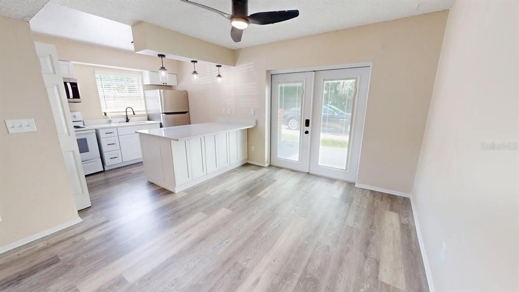 For Rent: $2,275 (5 beds, 3 baths, 1250 Square Feet)