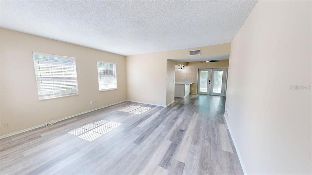 For Rent: $2,275 (5 beds, 3 baths, 1250 Square Feet)