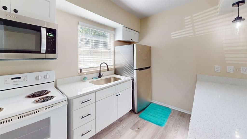For Rent: $2,275 (5 beds, 3 baths, 1250 Square Feet)