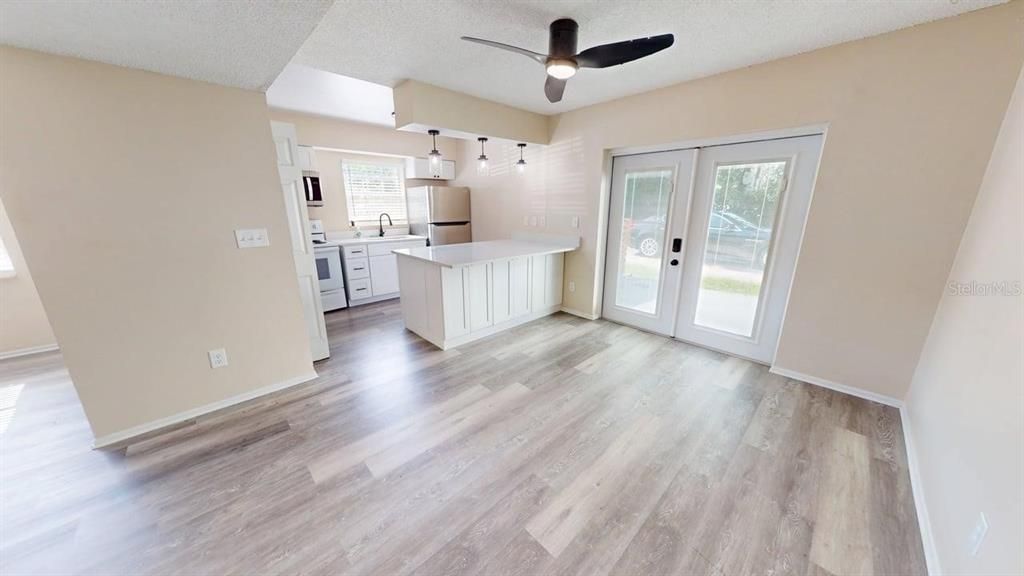 For Rent: $2,275 (5 beds, 3 baths, 1250 Square Feet)