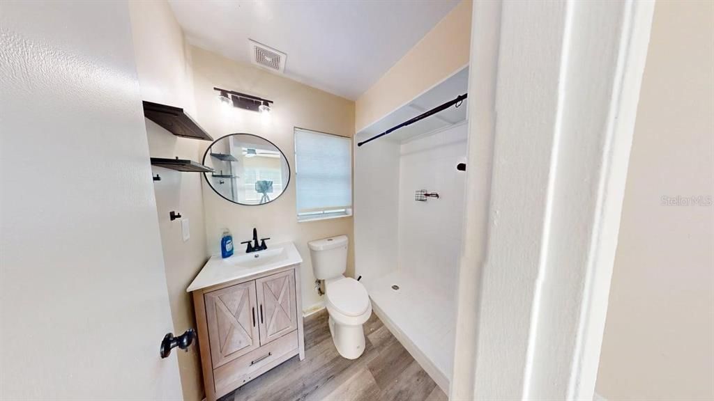 For Rent: $2,275 (5 beds, 3 baths, 1250 Square Feet)