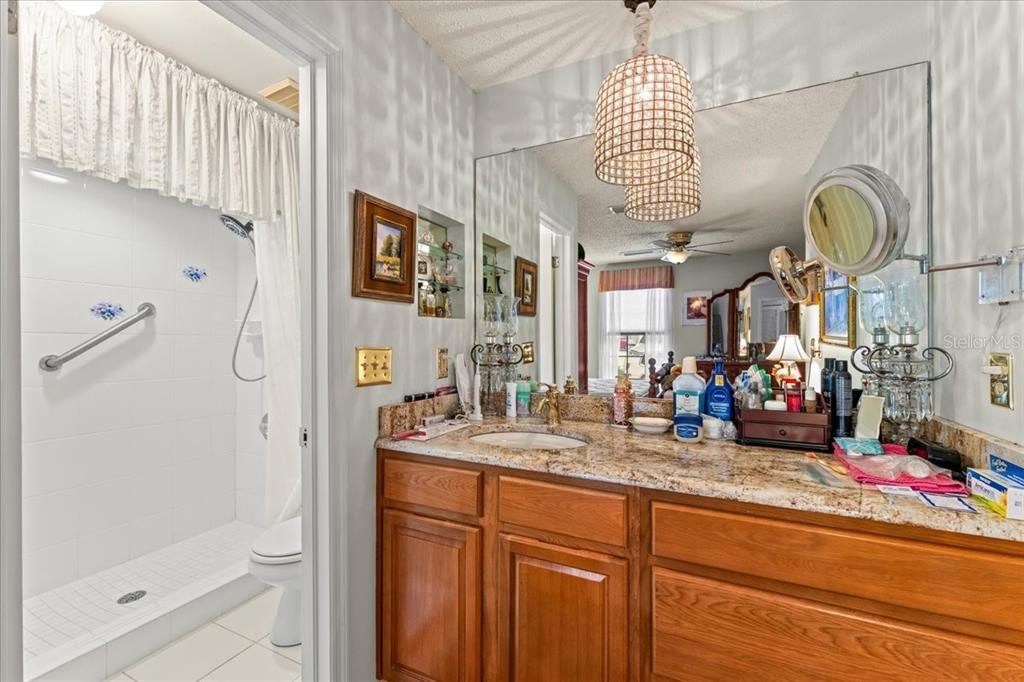 На продажу: $254,900 (2 спален, 2 ванн, 1263 Квадратных фут)