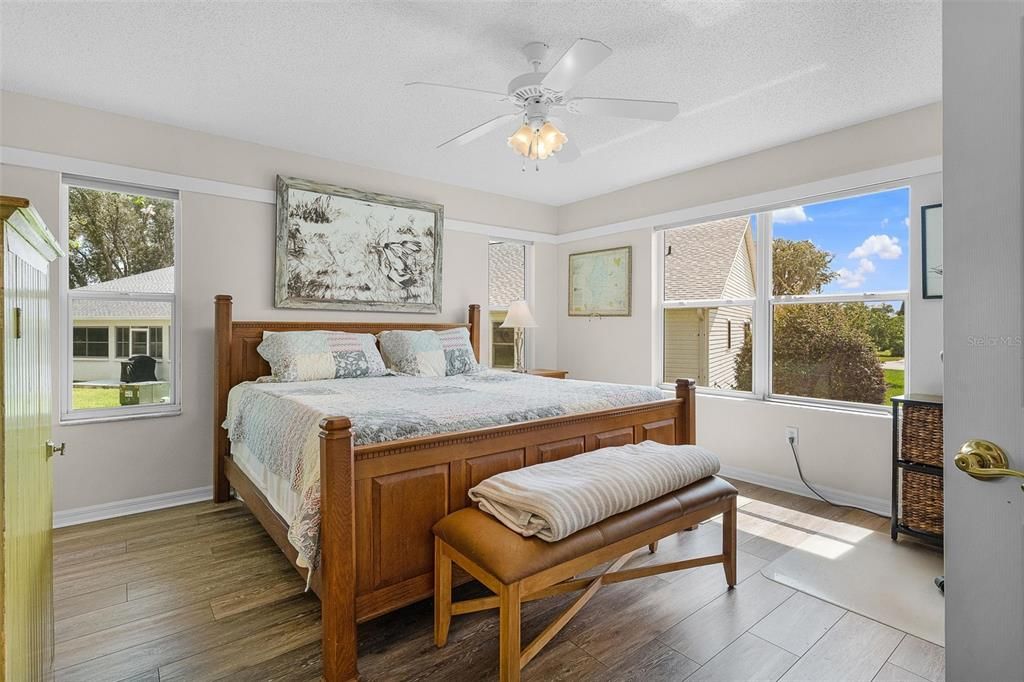 На продажу: $379,000 (3 спален, 2 ванн, 1688 Квадратных фут)