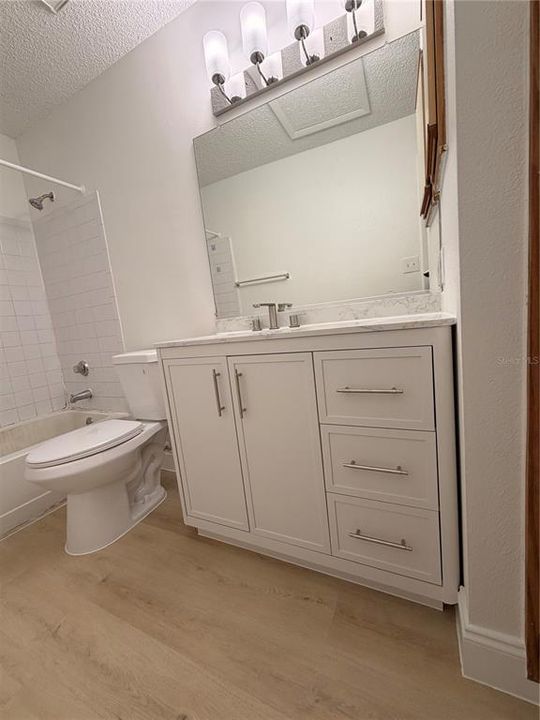 For Rent: $1,400 (1 beds, 1 baths, 674 Square Feet)
