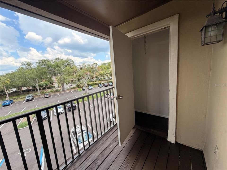 For Rent: $1,400 (1 beds, 1 baths, 674 Square Feet)