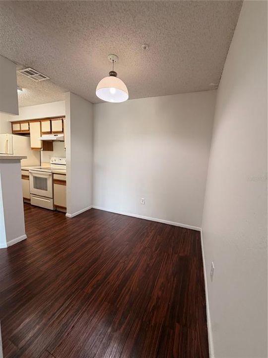 For Rent: $1,400 (1 beds, 1 baths, 674 Square Feet)