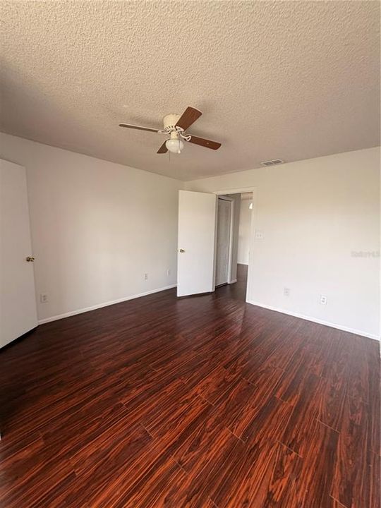 For Rent: $1,400 (1 beds, 1 baths, 674 Square Feet)