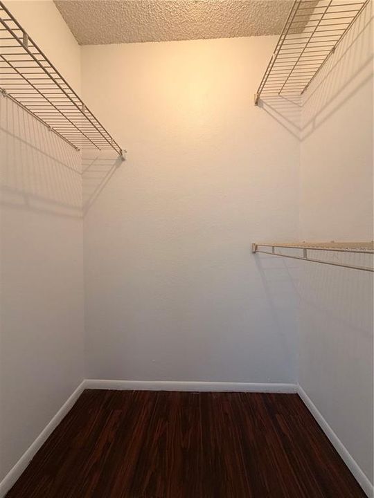 For Rent: $1,400 (1 beds, 1 baths, 674 Square Feet)