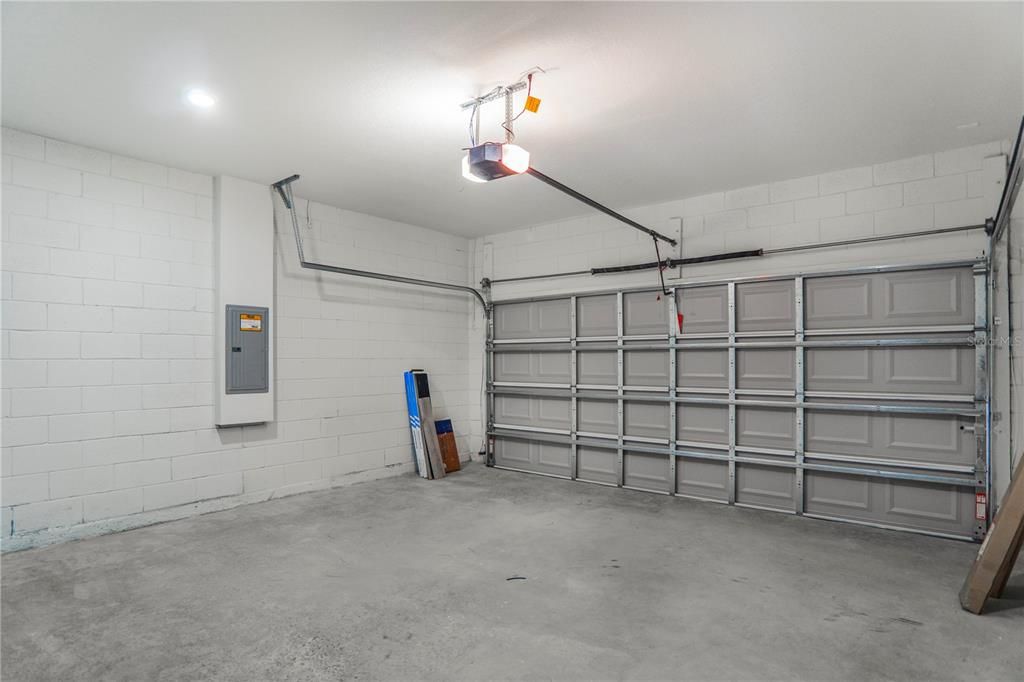 На продажу: $289,900 (4 спален, 2 ванн, 1833 Квадратных фут)