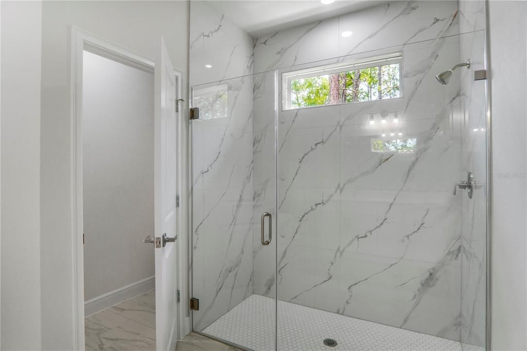 На продажу: $289,900 (4 спален, 2 ванн, 1833 Квадратных фут)
