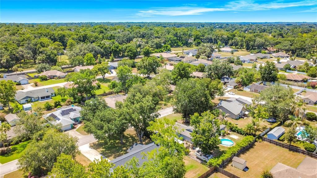 For Sale: $299,999 (3 beds, 2 baths, 1952 Square Feet)