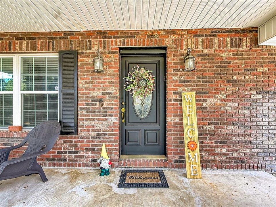 For Sale: $299,999 (3 beds, 2 baths, 1952 Square Feet)