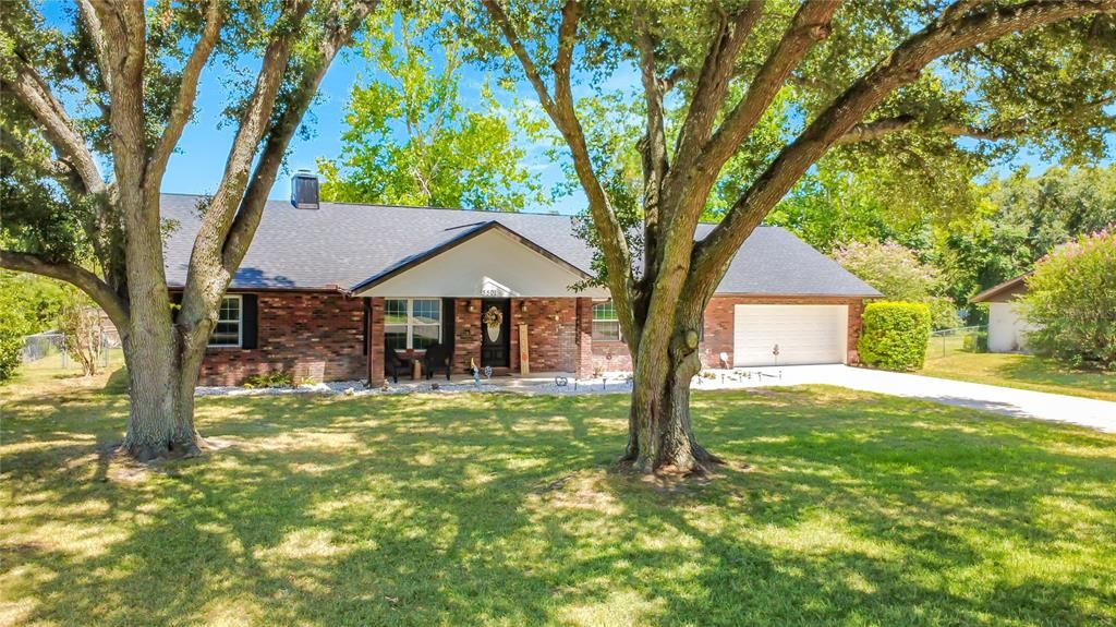 For Sale: $299,999 (3 beds, 2 baths, 1952 Square Feet)