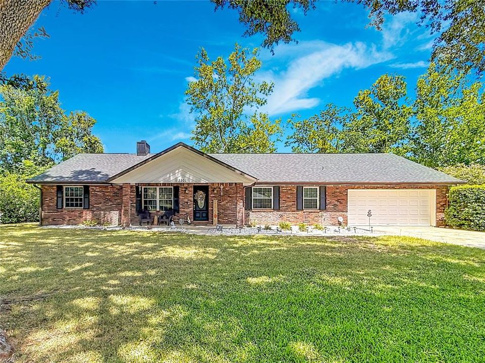 For Sale: $299,999 (3 beds, 2 baths, 1952 Square Feet)