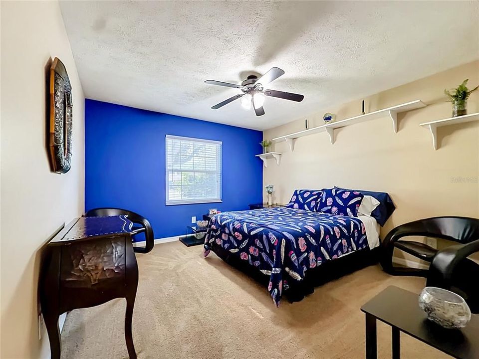For Sale: $299,999 (3 beds, 2 baths, 1952 Square Feet)
