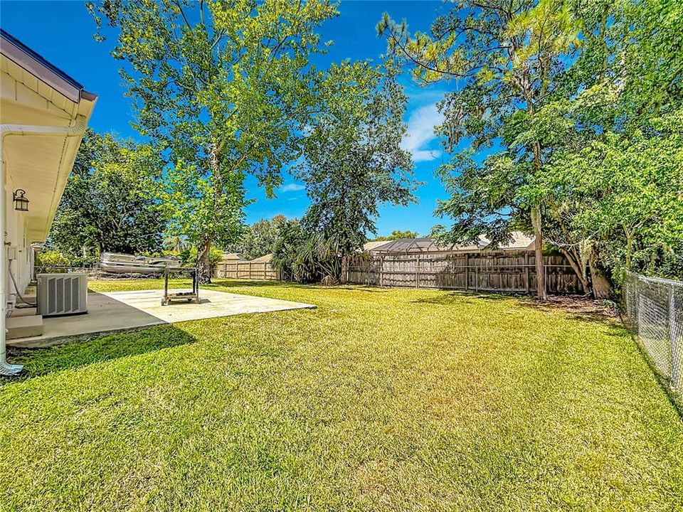 For Sale: $299,999 (3 beds, 2 baths, 1952 Square Feet)