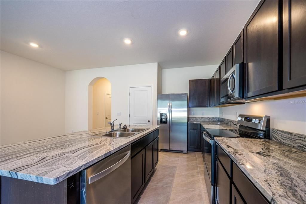 For Rent: $2,200 (3 beds, 2 baths, 1673 Square Feet)