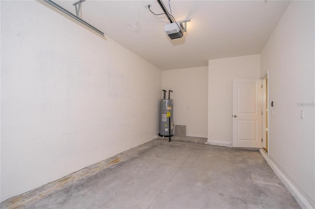 For Rent: $2,200 (3 beds, 2 baths, 1673 Square Feet)
