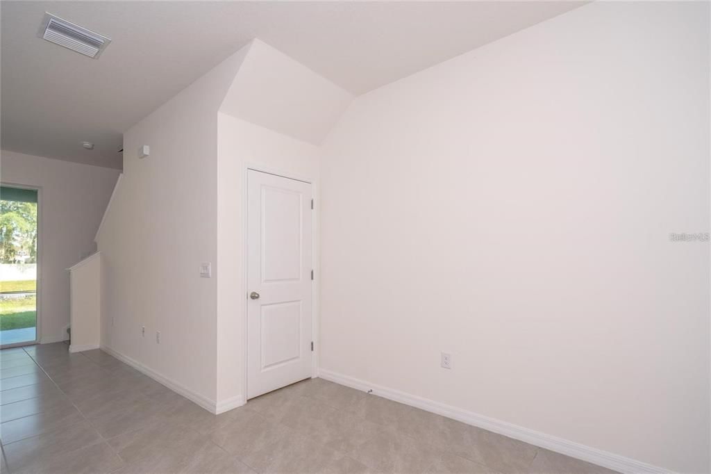 For Rent: $2,200 (3 beds, 2 baths, 1673 Square Feet)