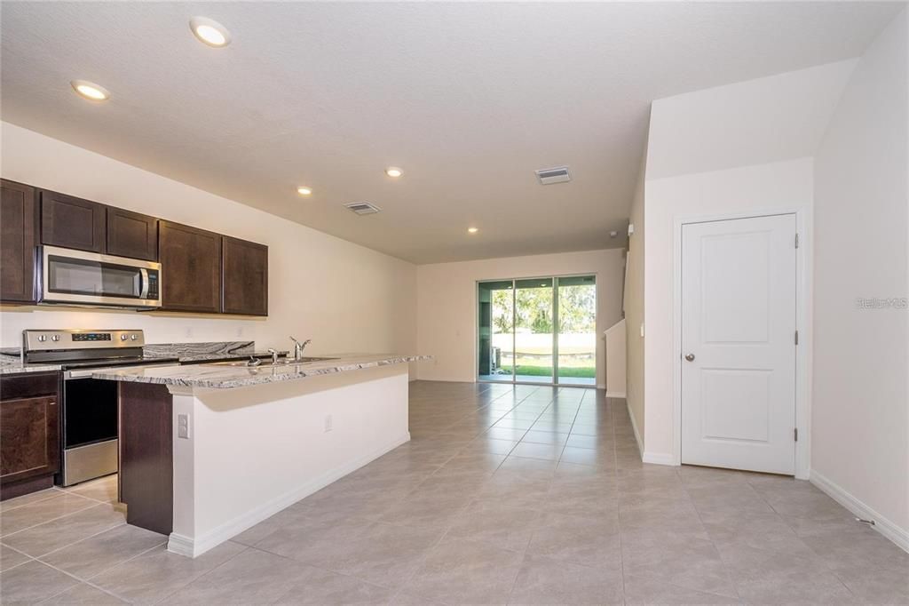 For Rent: $2,200 (3 beds, 2 baths, 1673 Square Feet)