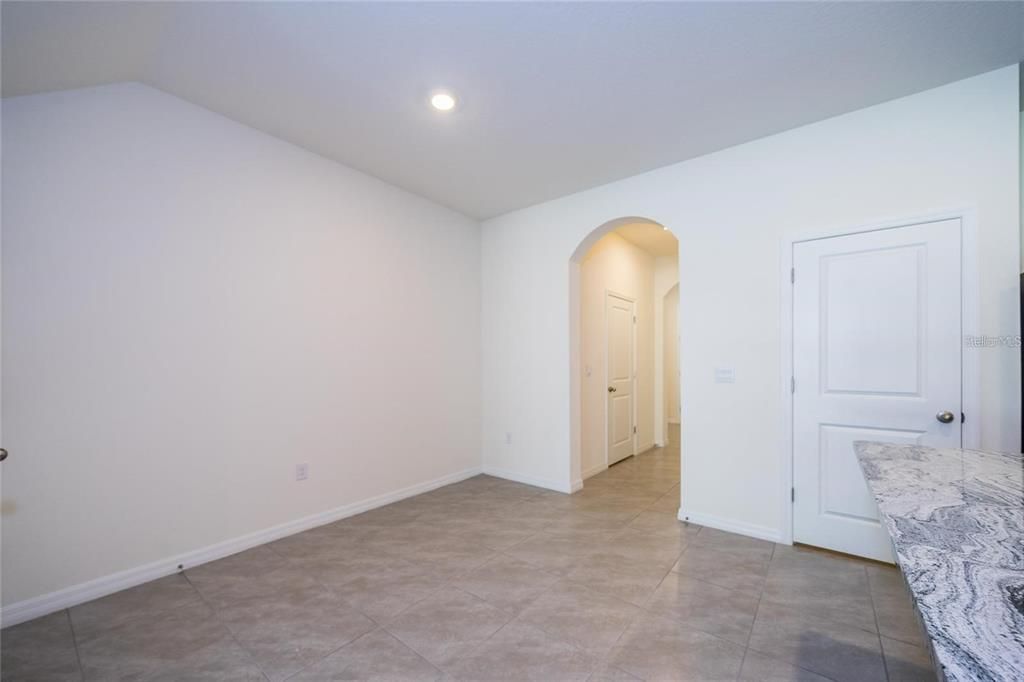 For Rent: $2,200 (3 beds, 2 baths, 1673 Square Feet)