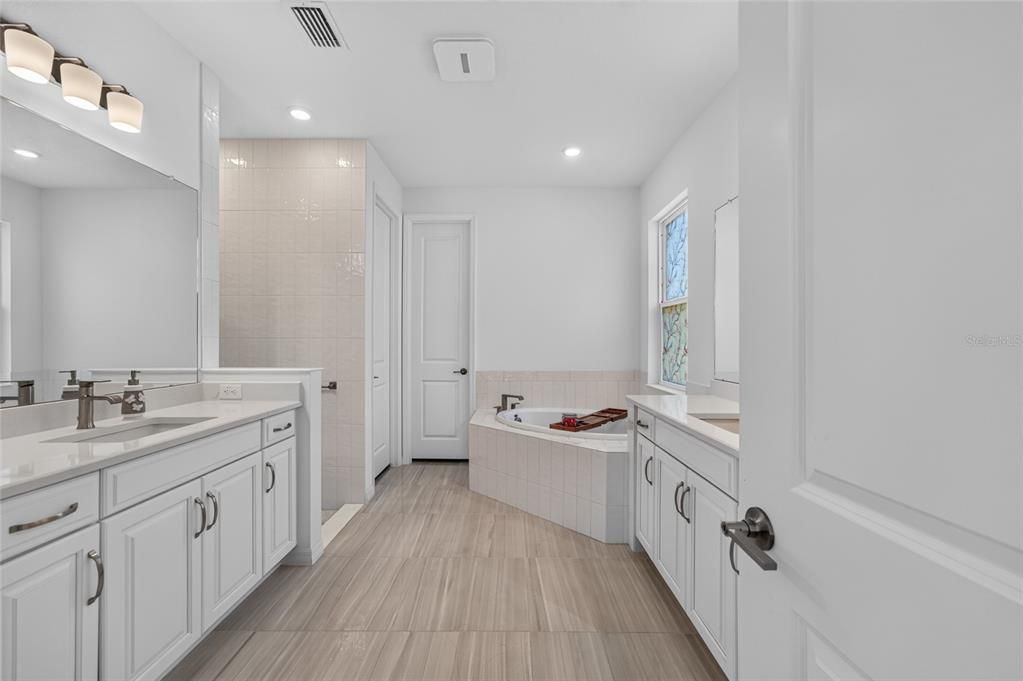 En Venta: $1,200,000 (7 camas, 4 baños, 4823 Pies cuadrados)