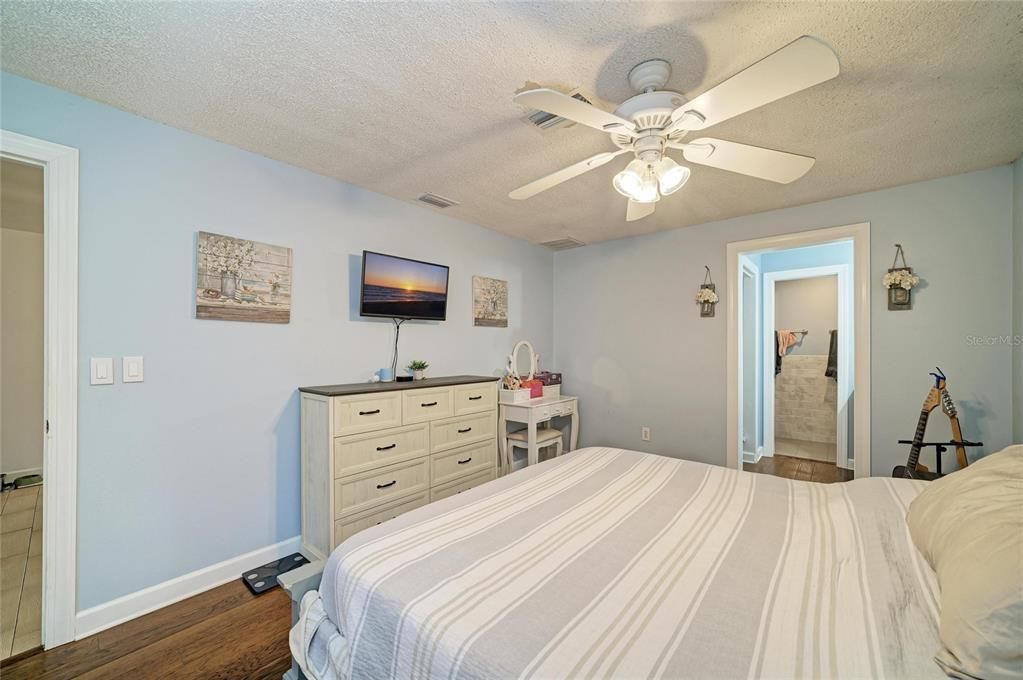 For Sale: $549,500 (4 beds, 2 baths, 1845 Square Feet)