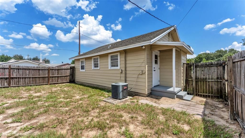 На продажу: $139,900 (2 спален, 1 ванн, 720 Квадратных фут)