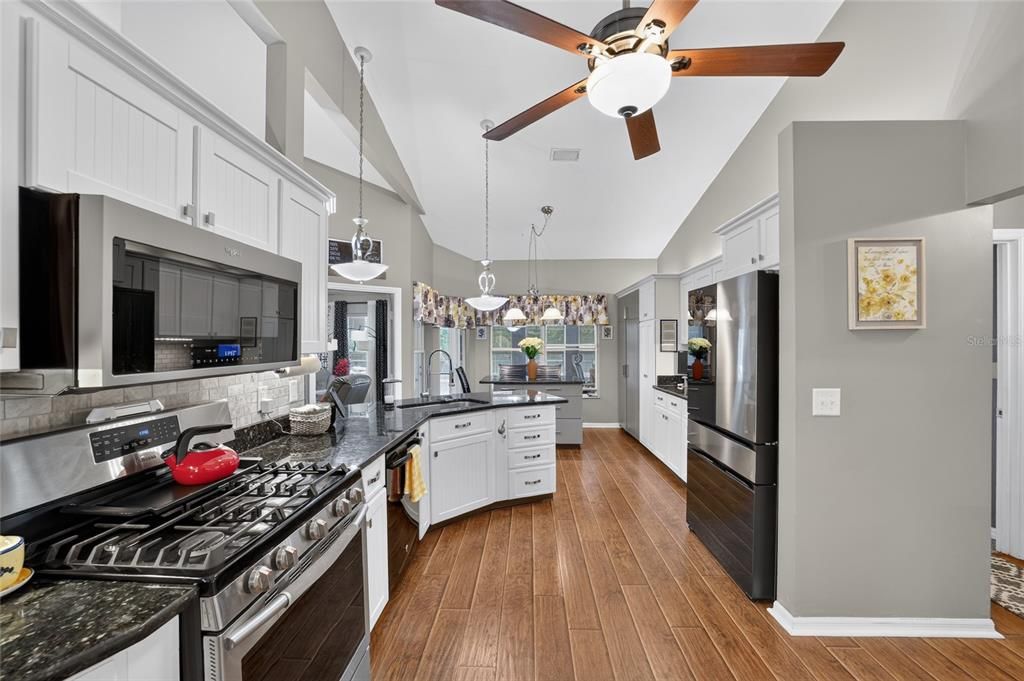 For Sale: $521,700 (3 beds, 2 baths, 2514 Square Feet)