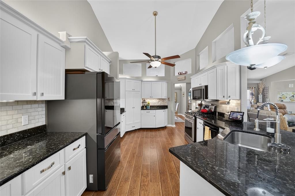 For Sale: $521,700 (3 beds, 2 baths, 2514 Square Feet)