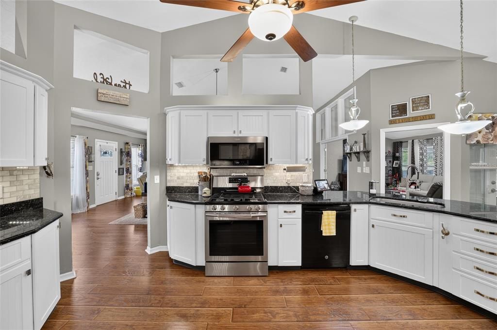 For Sale: $521,700 (3 beds, 2 baths, 2514 Square Feet)