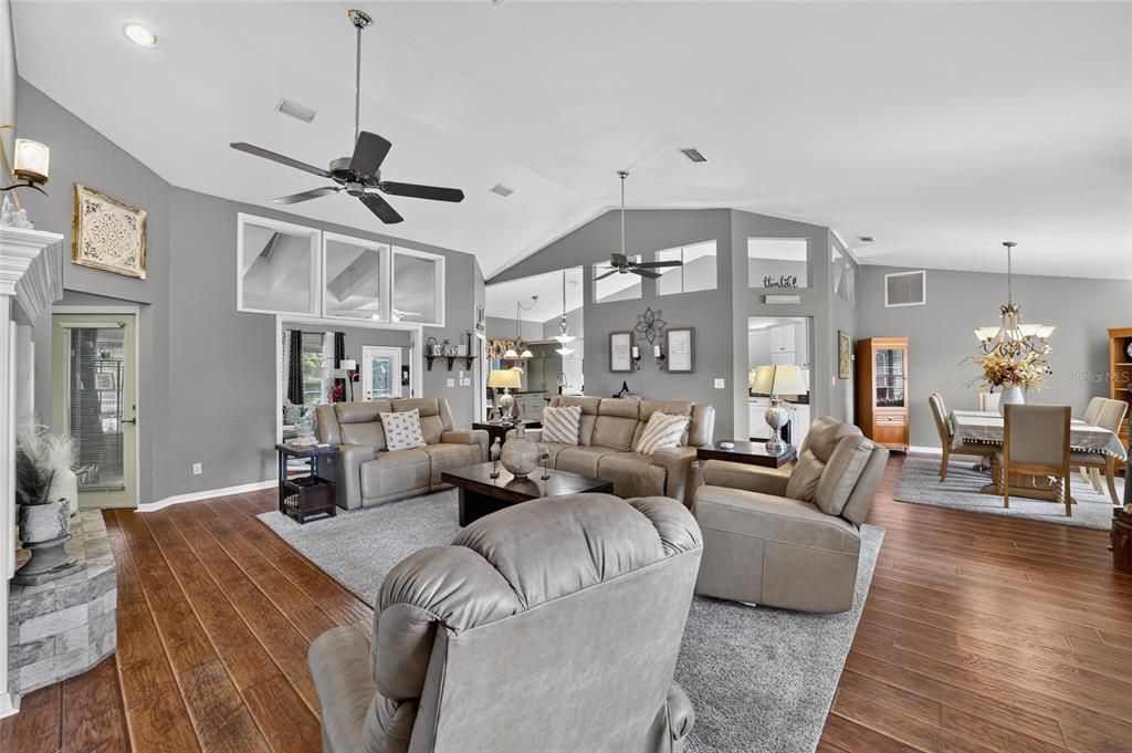 For Sale: $521,700 (3 beds, 2 baths, 2514 Square Feet)