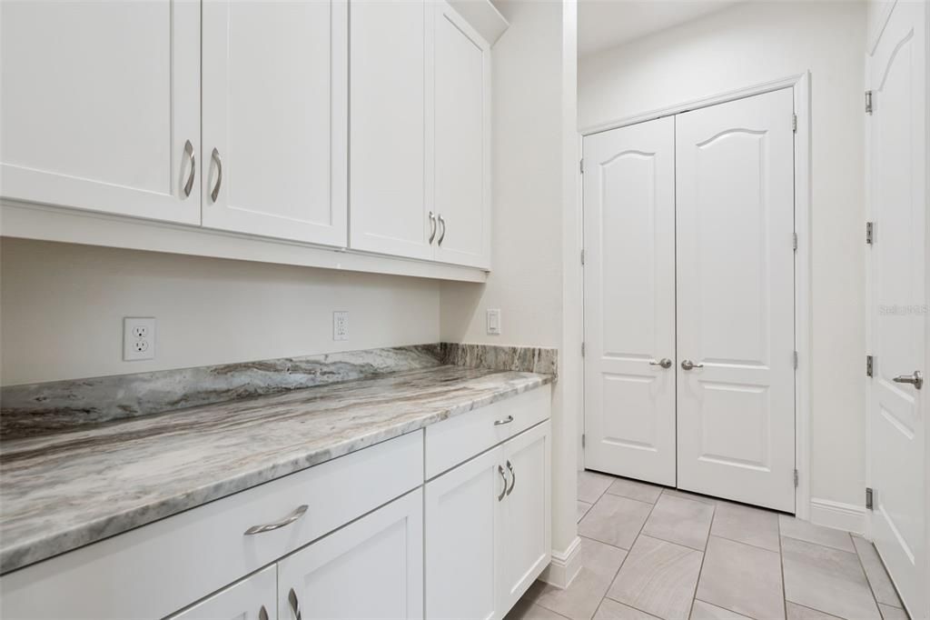 En Venta: $1,385,000 (4 camas, 3 baños, 3350 Pies cuadrados)