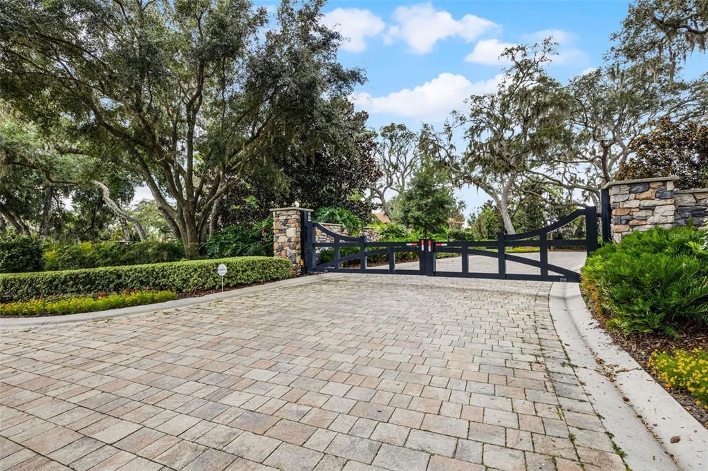 En Venta: $1,385,000 (4 camas, 3 baños, 3350 Pies cuadrados)