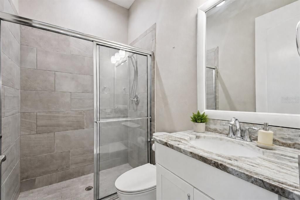 En Venta: $1,385,000 (4 camas, 3 baños, 3350 Pies cuadrados)