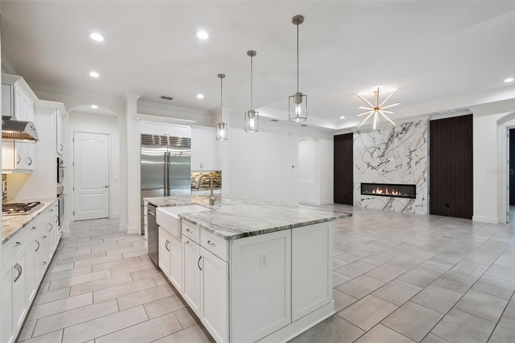 En Venta: $1,385,000 (4 camas, 3 baños, 3350 Pies cuadrados)