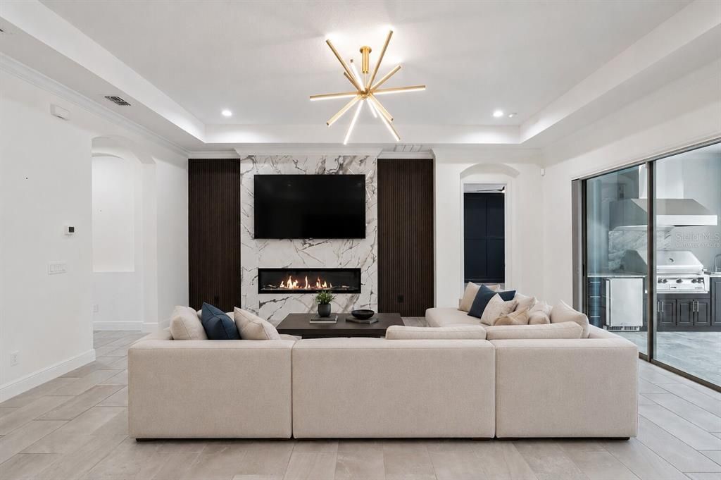 En Venta: $1,385,000 (4 camas, 3 baños, 3350 Pies cuadrados)