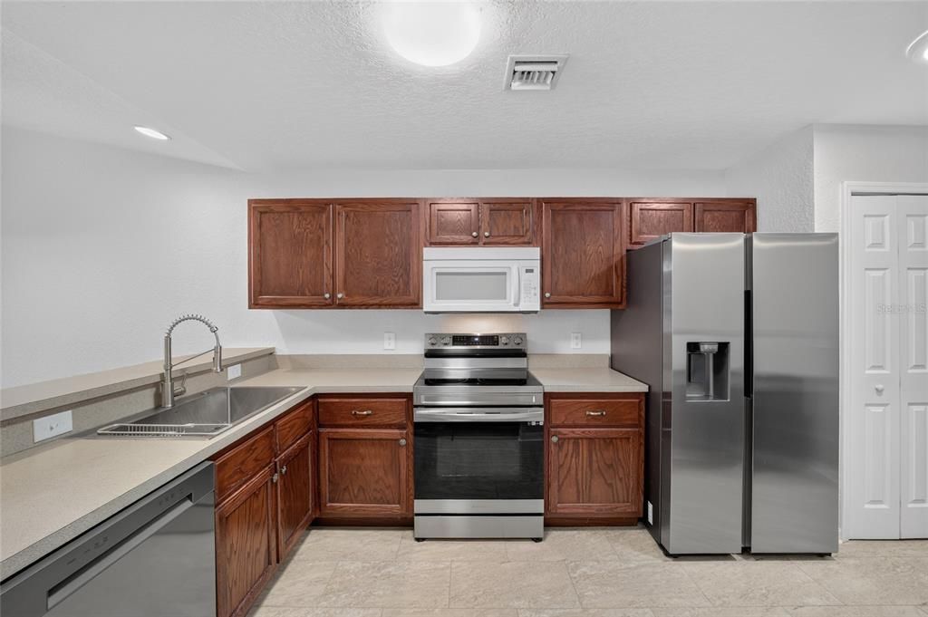For Sale: $225,000 (2 beds, 2 baths, 1118 Square Feet)