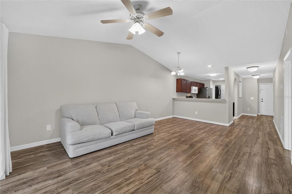 For Sale: $225,000 (2 beds, 2 baths, 1118 Square Feet)